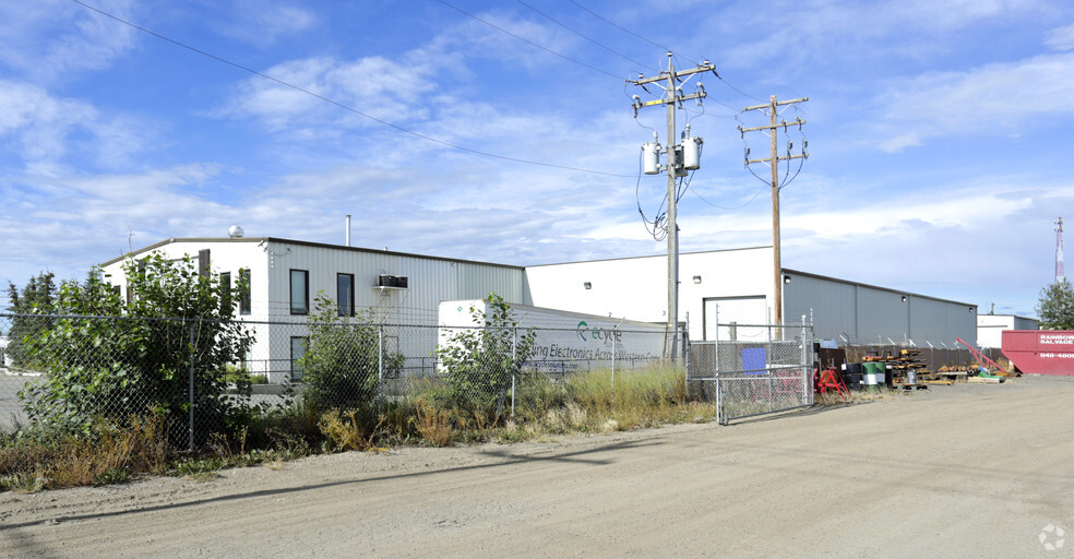 143 East Lake Blvd NE, Airdrie, AB for lease - Building Photo - Image 3 of 12