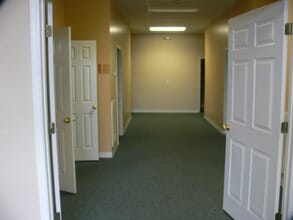 1631 E Hamric Dr, Oxford, AL for sale Interior Photo- Image 1 of 7