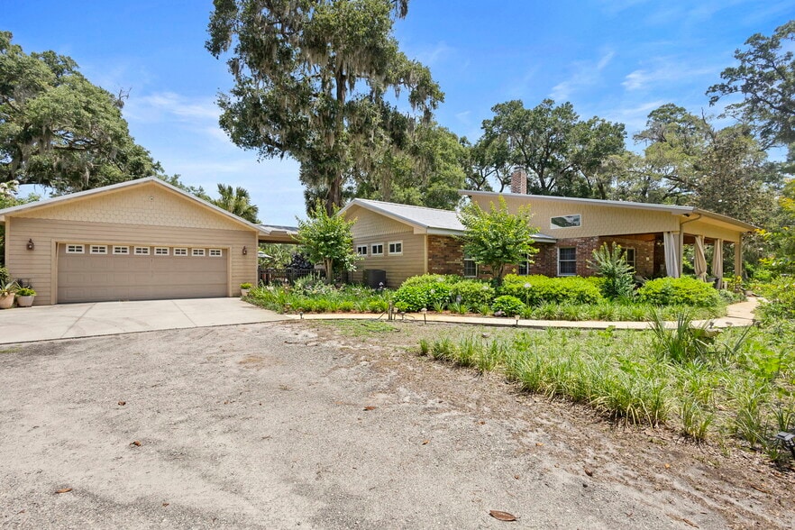 1056 Reynolds Rd, De Leon Springs, FL for sale - Building Photo - Image 1 of 125