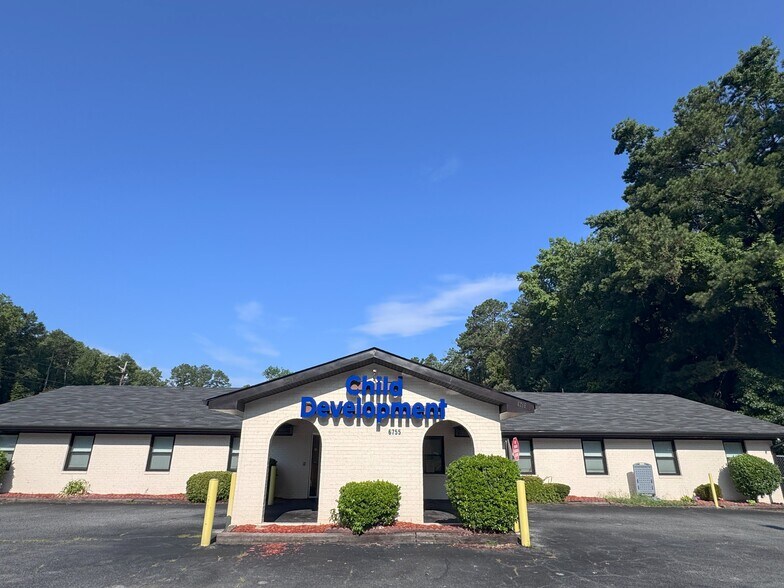 6755 Old National Hwy, Atlanta, GA à vendre - Photo du bâtiment - Image 1 de 17