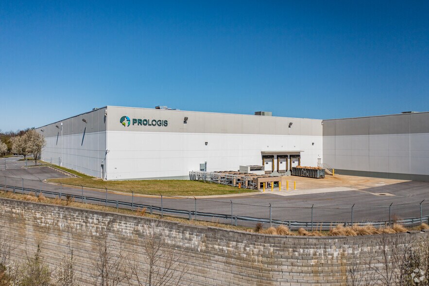 6680 Business Pky, Elkridge, MD à louer - Photo du bâtiment - Image 2 de 4