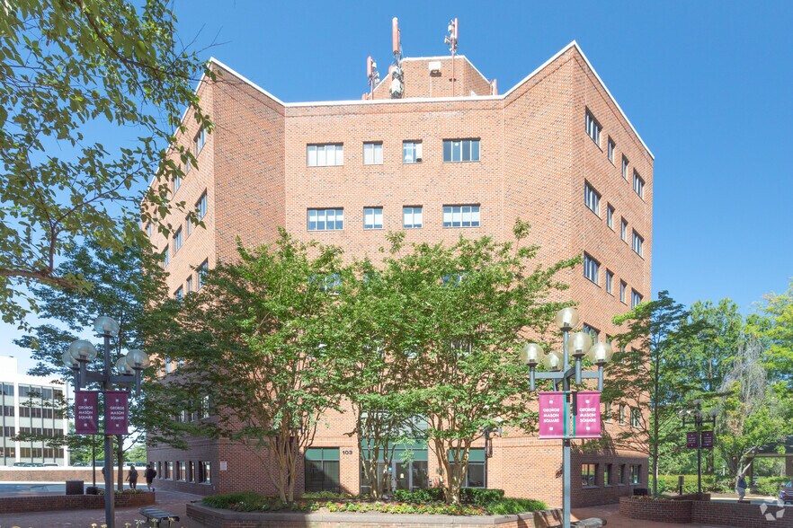 103 W Broad St, Falls Church, VA à louer - Photo du bâtiment - Image 3 de 10