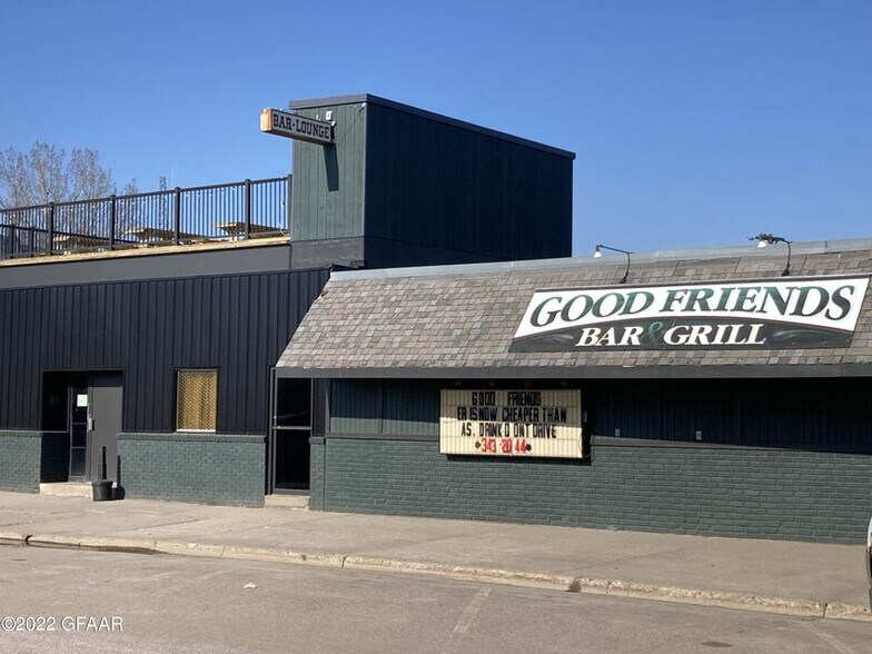 220 Towner Ave, Larimore, ND à vendre - Photo du bâtiment - Image 1 de 23