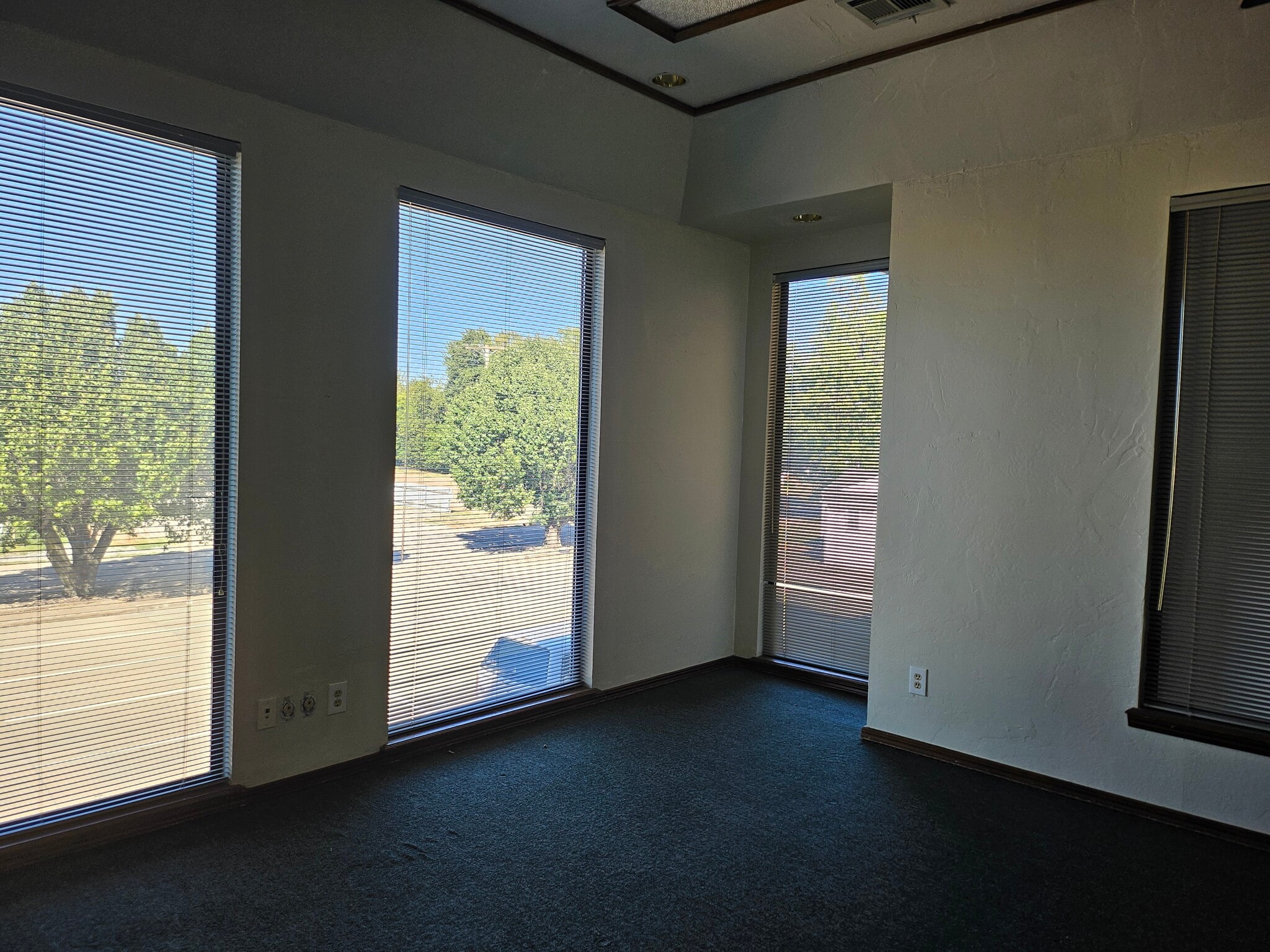 2 E 11th St, Edmond, OK for lease Interior Photo- Image 1 of 2