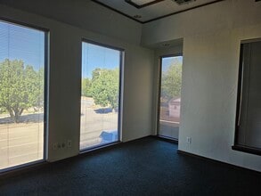 2 E 11th St, Edmond, OK for lease Interior Photo- Image 1 of 2