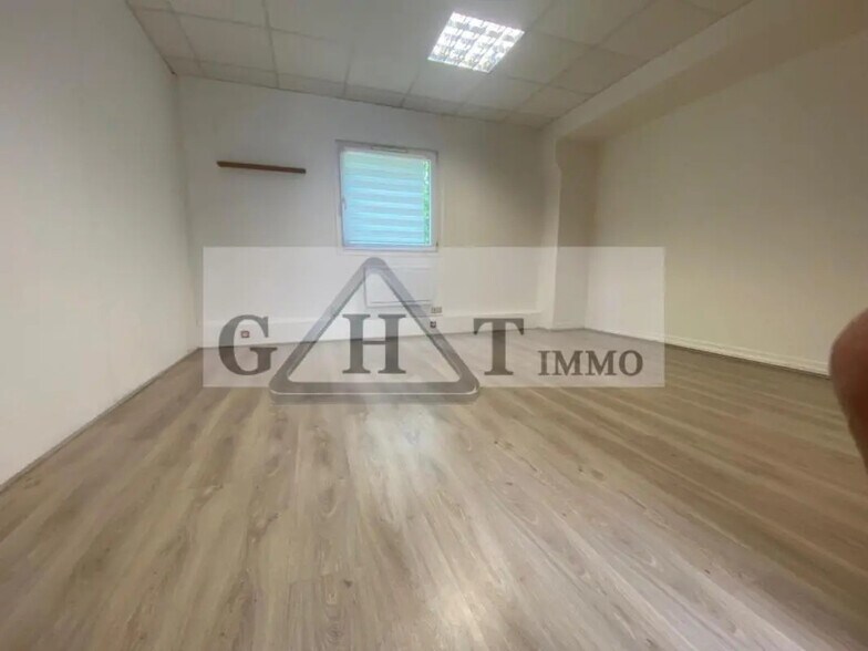 Office in Bonneuil-sur-Marne for lease - Building Photo - Image 2 of 4