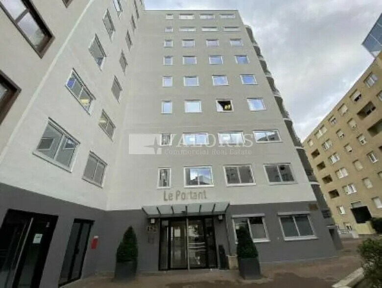 Rue De Saint Clair - Le Portant, Caluire-et-Cuire à louer - Photo du bâtiment - Image 3 de 5