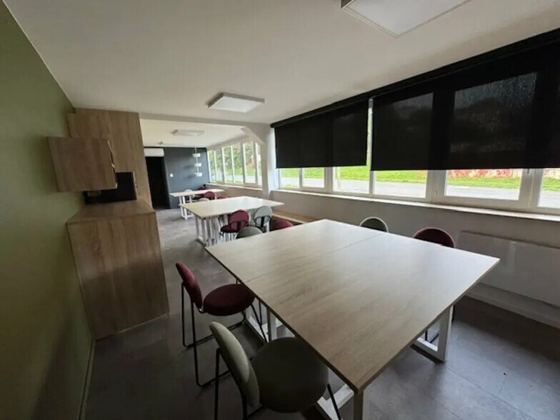 Office in Porte des Pierres Dorées for lease - Interior Photo - Image 3 of 4