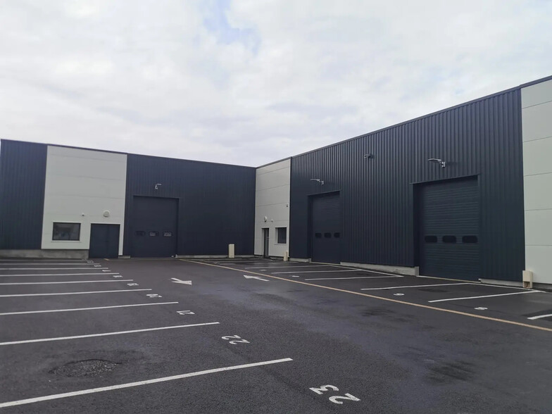 Flex in Cormontreuil for lease - Building Photo - Image 1 of 19