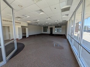 875-901 E Geneva Rd, Carol Stream, IL for lease Interior Photo- Image 2 of 4