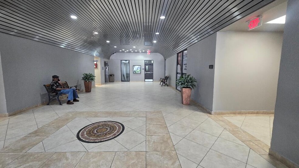 8370 W Flagler St, Miami, FL for sale - Building Photo - Image 3 of 21