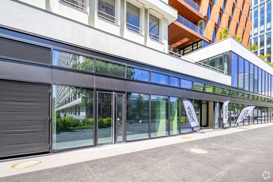 3B Rue Des Cuirassiers, Lyon à louer - Photo du bâtiment - Image 2 de 33