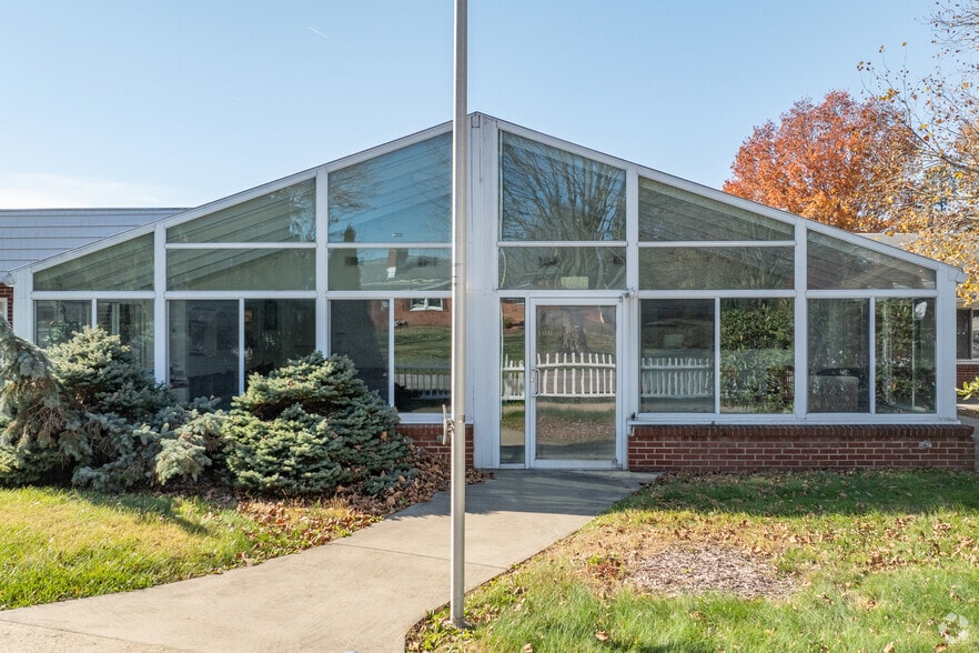 105 Sandra Dr, Delmont, PA for sale - Primary Photo - Image 1 of 5