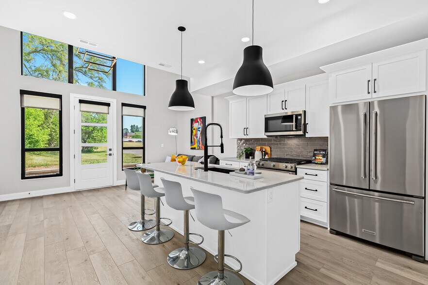 460 W Tienken Rd, Rochester Hills, MI à vendre - Photo intérieure - Image 2 de 25