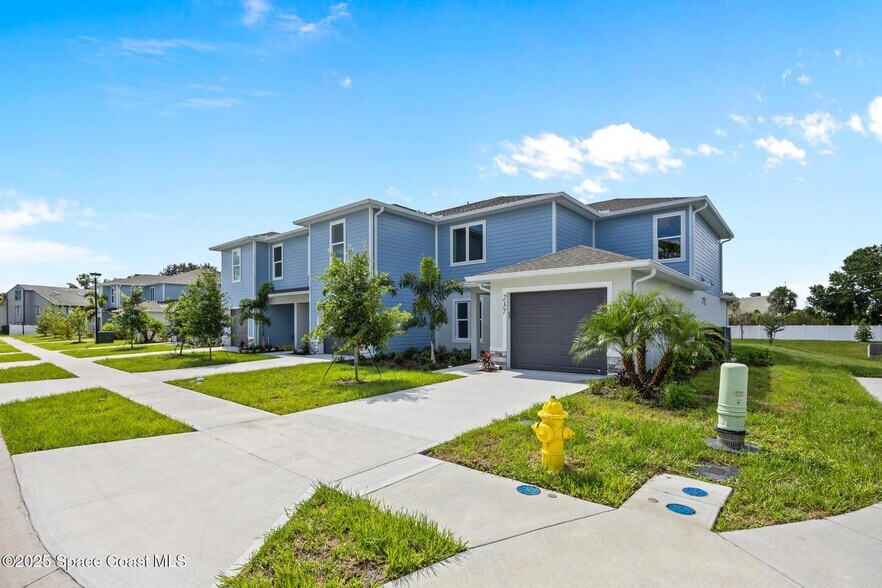 207 HIDDEN WOODS PL, Melbourne, FL à vendre - Photo du bâtiment - Image 2 de 31