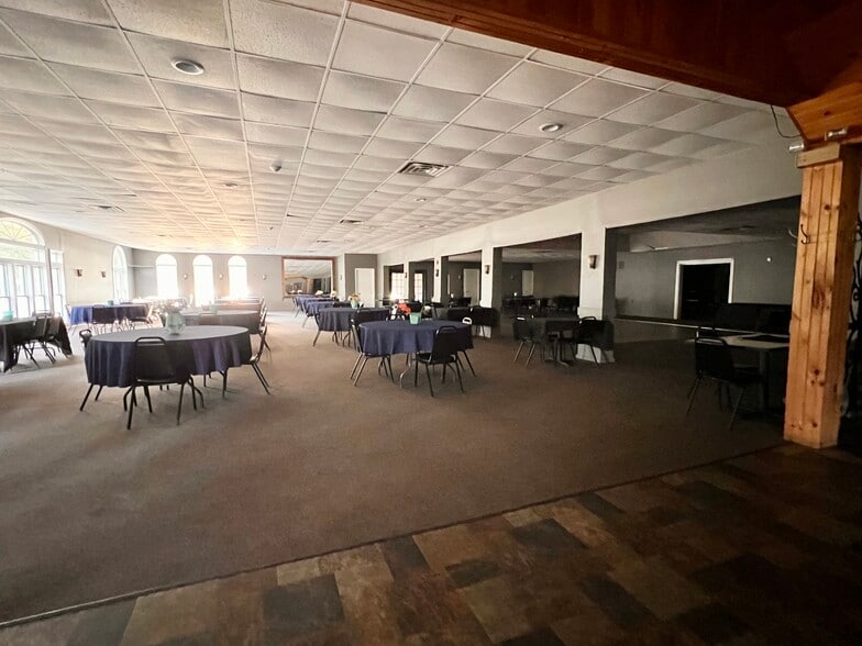 9501 State Route 13, Camden, NY for sale - Interior Photo - Image 2 of 31