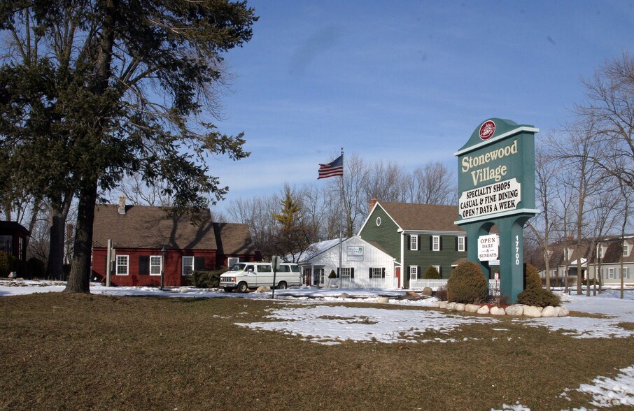 17700 W Capitol Dr, Brookfield, WI à louer - Photo du bâtiment - Image 2 de 3