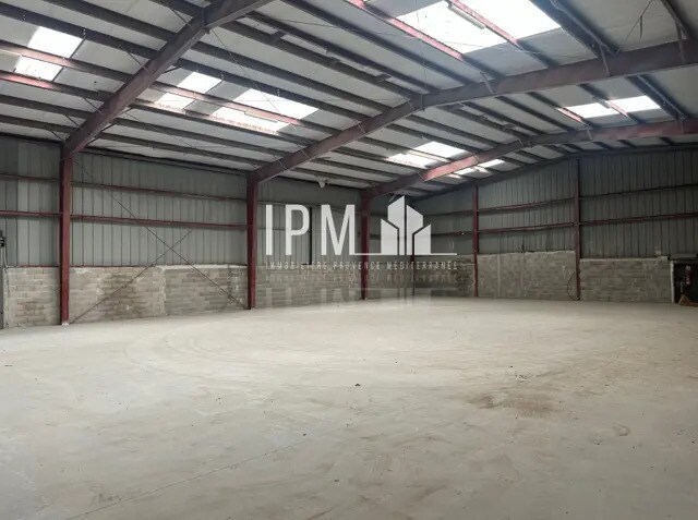 Flex in Aubagne for lease - Interior Photo - Image 1 of 9