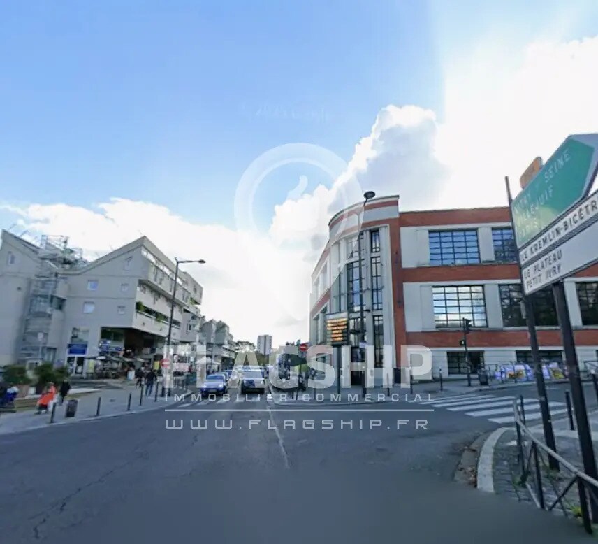 Retail in Ivry-sur-Seine for lease Building Photo- Image 1 of 4