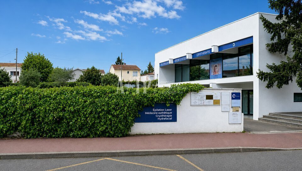 Office/Medical in Bordeaux for lease - Building Photo - Image 1 of 5