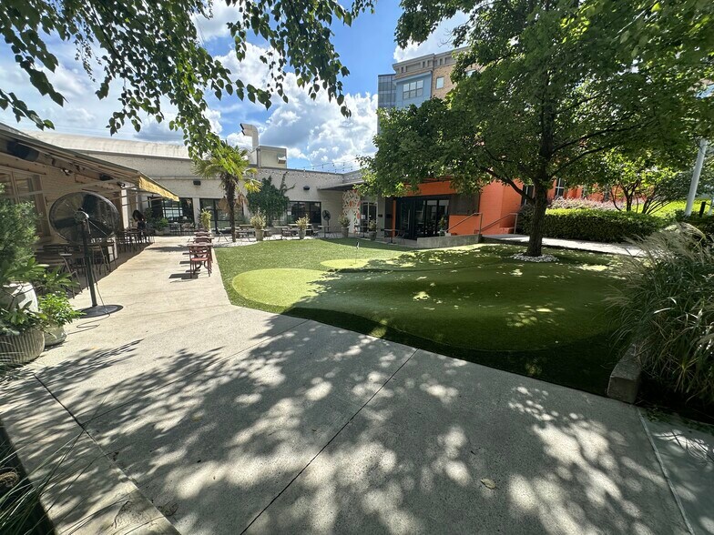 930 Howell Mill Rd NW, Atlanta, GA à louer - Photo du bâtiment - Image 3 de 58