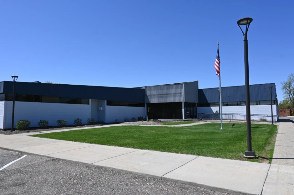 18161 W 13 Mile Rd, Southfield, MI à louer Photo principale- Image 1 de 7