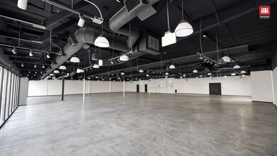 12020 Victory Blvd, North Hollywood, CA à louer Photo intérieure- Image 1 de 4