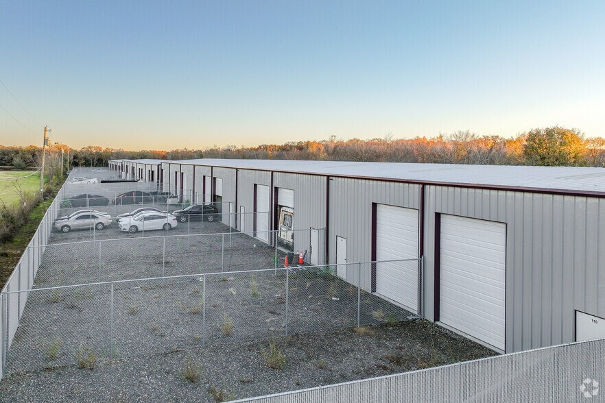 7676 E FM 917, Alvarado, TX à louer - Photo du bâtiment - Image 3 de 6