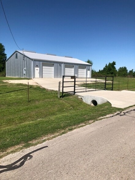 1009 Old Plantersville, Montgomery, TX for lease - Building Photo - Image 3 of 16