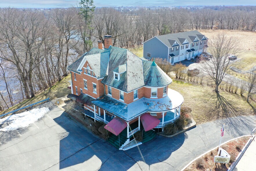 1501 Lonsdale Ave, Lincoln, RI à vendre - Photo du bâtiment - Image 2 de 79