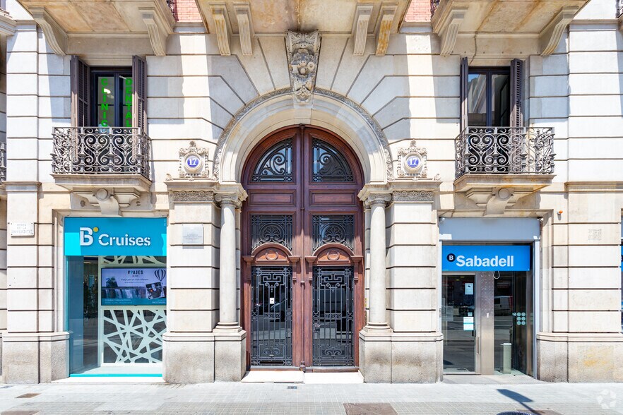 Bureau dans Ronda de la Universitat, 17, Barcelone à louer - Photo du bâtiment - Image 3 de 7