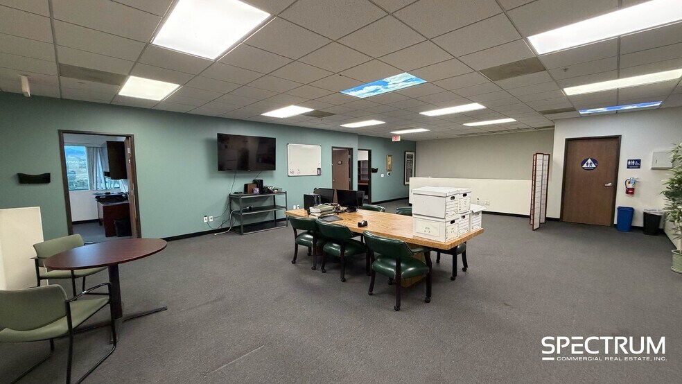 28486 Westinghouse Pl, Valencia, CA à louer - Photo du bâtiment - Image 3 de 14