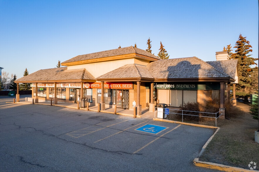 555 Hawkwood Blvd NW, Calgary, AB for sale - Primary Photo - Image 1 of 6