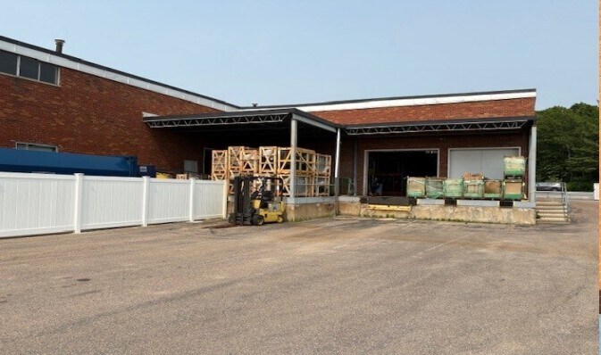 15 Perwal St, Westwood, MA à vendre - Photo du bâtiment - Image 3 de 14