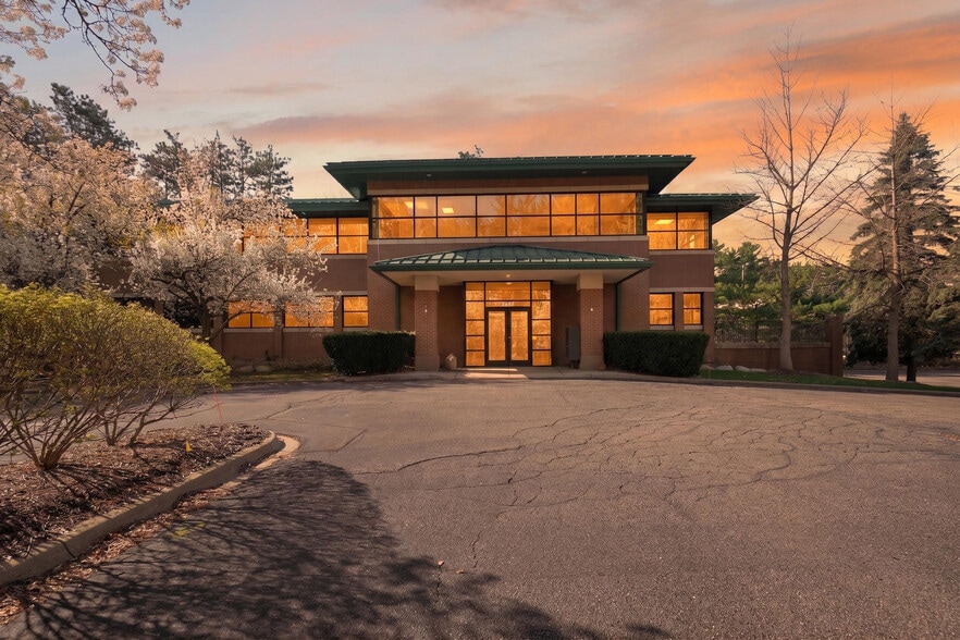 8451 Boulder Ct, Commerce Township, MI for lease - Building Photo - Image 1 of 52