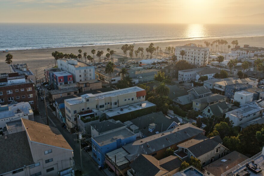 34 Dudley Ave, Venice, CA à vendre - Photo du bâtiment - Image 3 de 8
