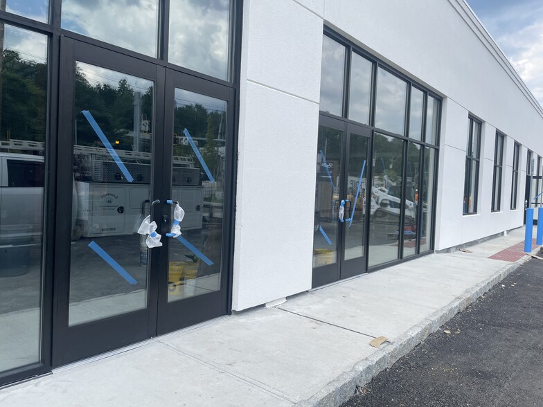 383 N Bedford Rd, Mount Kisco, NY for lease - Building Photo - Image 2 of 5