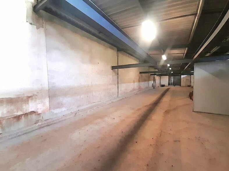 Industrial in Le Cannet-des-Maures for lease - Interior Photo - Image 3 of 3
