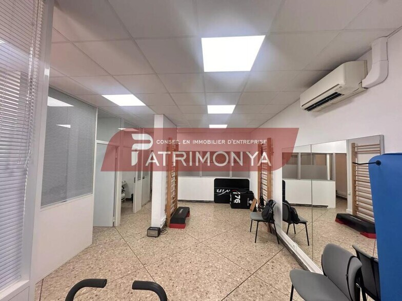 Retail in Marseille 10Eme for lease - Interior Photo - Image 1 of 6