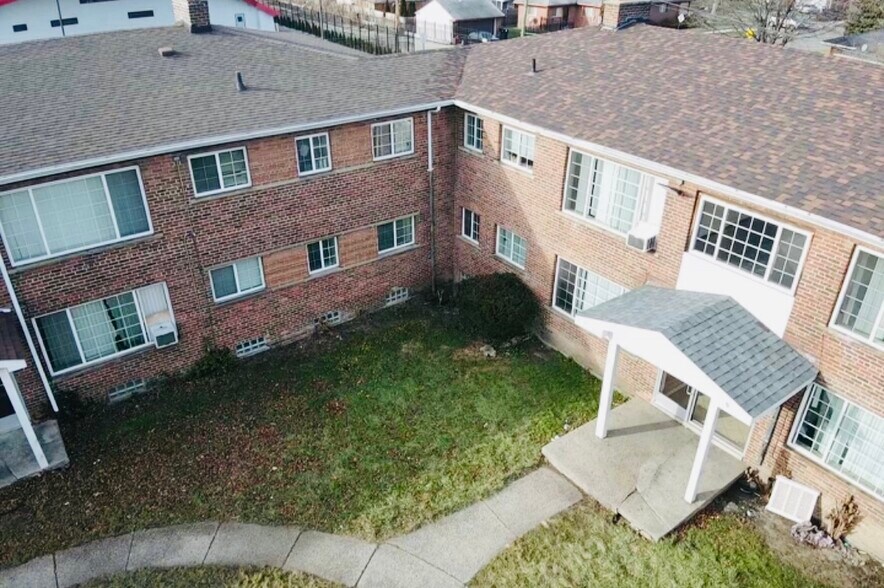 21520 W 7 Mile Rd, Detroit, MI à vendre - Photo du bâtiment - Image 2 de 4