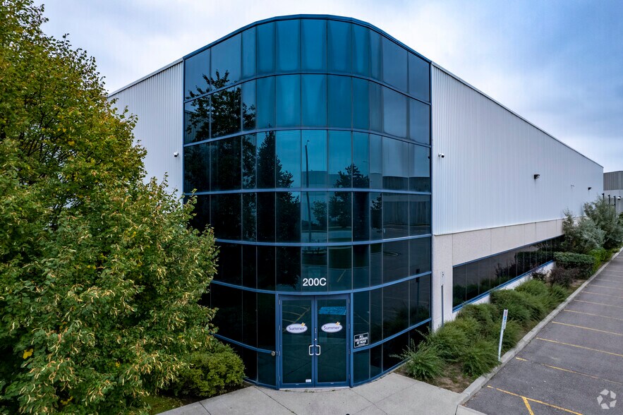 200 First Gulf Blvd, Brampton, ON à louer - Photo du bâtiment - Image 3 de 5