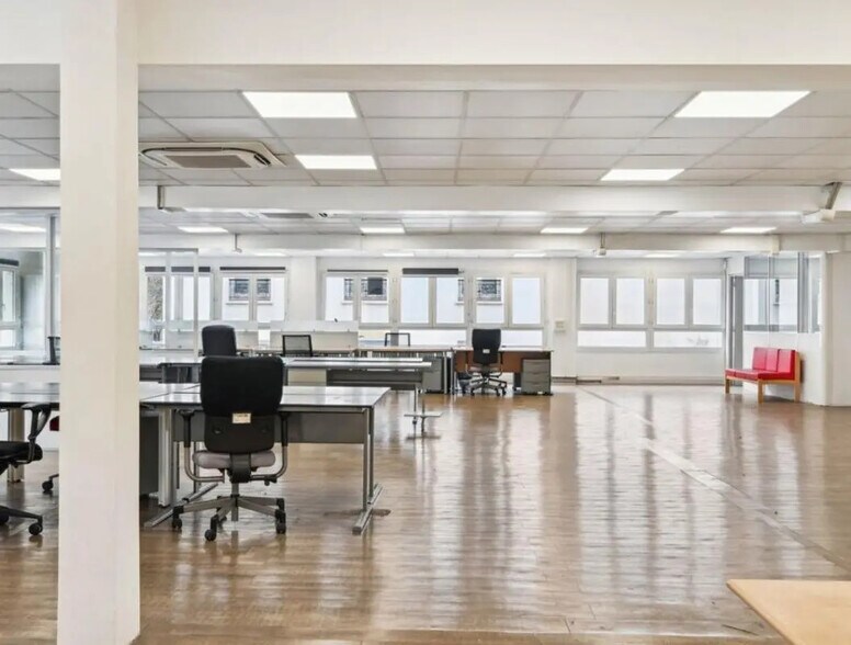 Bureau dans Saint-Ouen-sur-Seine à louer - Photo du bâtiment - Image 2 de 11