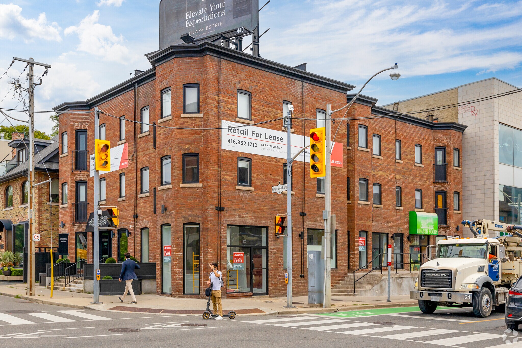 1075 Yonge St, Toronto, ON à vendre Photo du bâtiment- Image 1 de 1