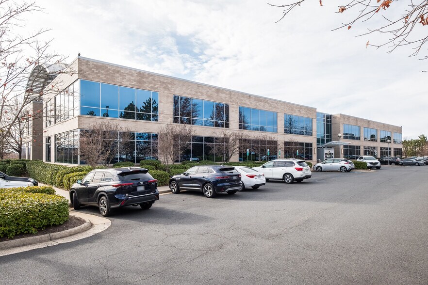 21785 Filigree Ct, Ashburn, VA à louer - Photo du bâtiment - Image 2 de 34