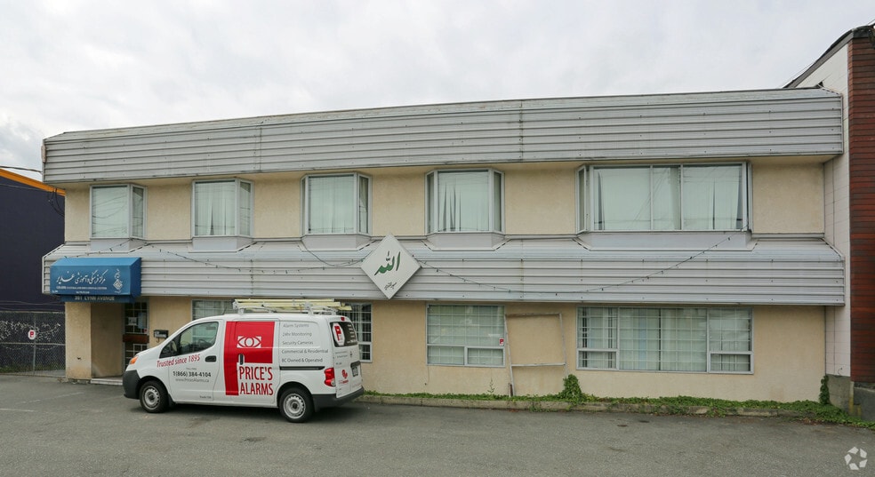347-353 Lynn Ave, North Vancouver District, BC for lease - Building Photo - Image 2 of 10