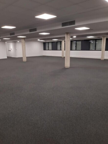 Bureau dans Champs-sur-Marne à vendre - Photo du bâtiment - Image 3 de 11