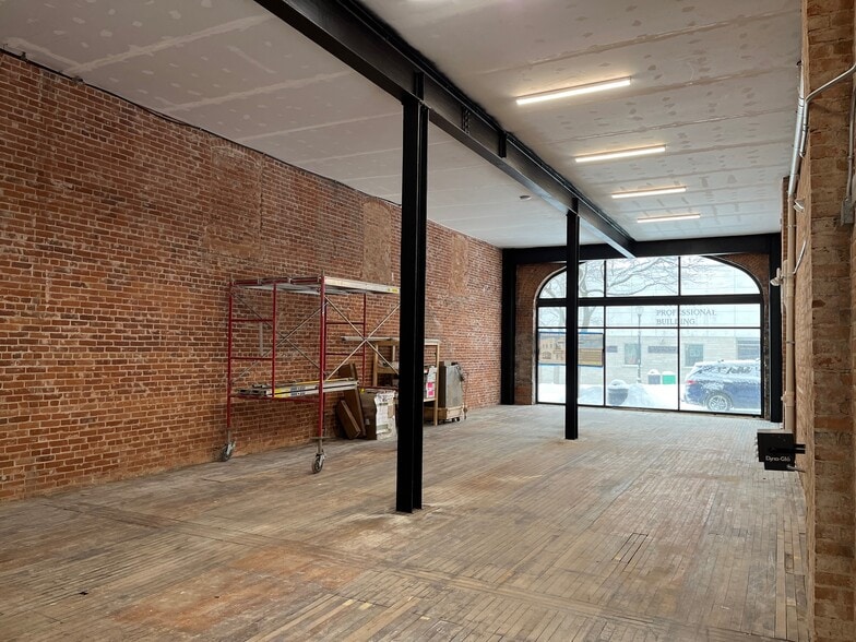 49 S Madison Ave, Sturgeon Bay, WI à louer - Photo intérieure - Image 3 de 8