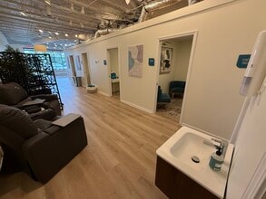3263-3279 Roswell Rd, Atlanta, GA for lease Interior Photo- Image 2 of 11