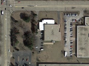 333 W Hintz Rd, Wheeling, IL - AERIAL  map view