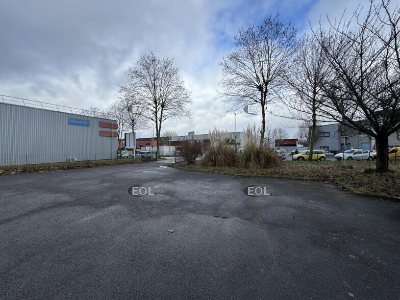 Industrial in Collégien for lease - Building Photo - Image 2 of 9